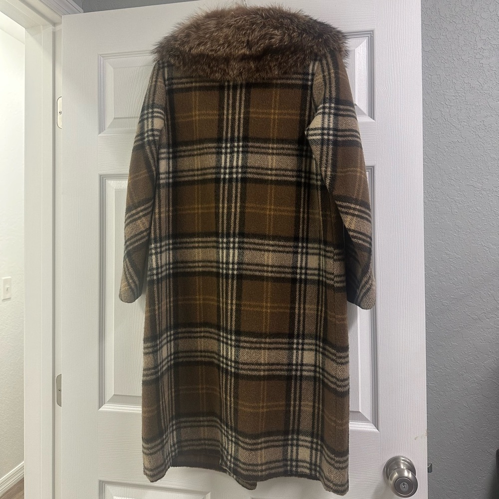 Woman’s Plaid Brown Fur Collar Coat - Picture 4 of 11